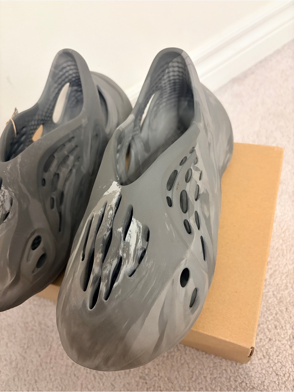 adidas Yeezy Foam Runners - Picture 3 of 8
